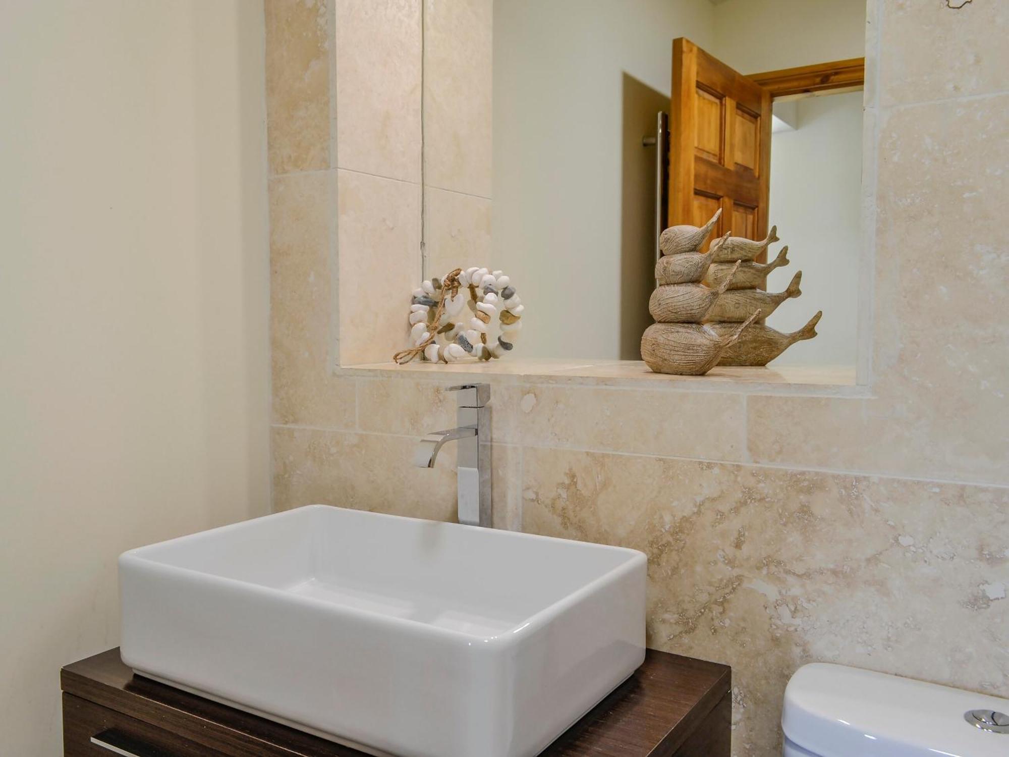 Seaviews And Hot Tub At The Fairways - Uk39821