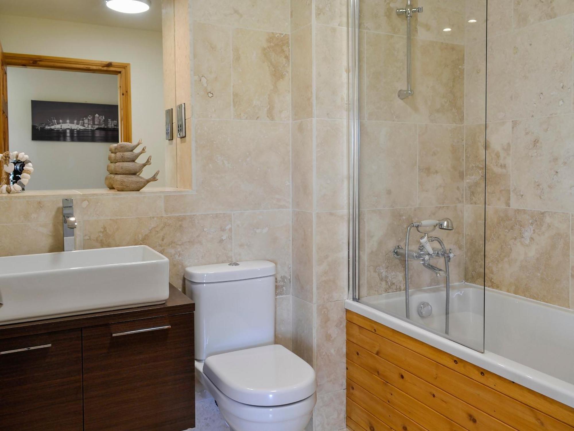 Holiday home Seaviews And Hot Tub At The Fairways - Uk39821