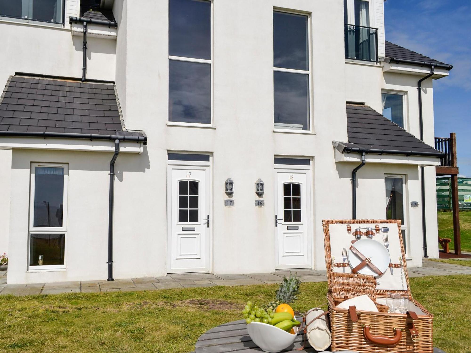 Seaviews And Hot Tub At The Fairways - Uk39821